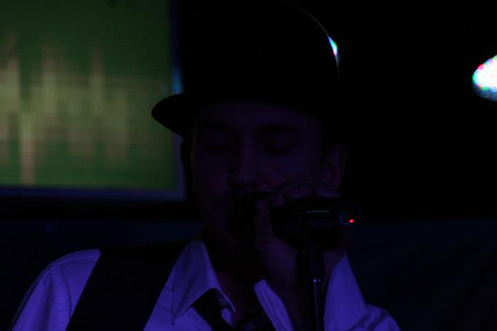 2008-11-28 M3_live at replugged 030.jpg
